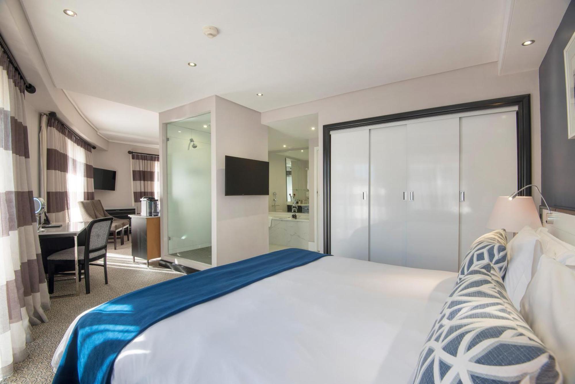 The Commodore Hotel Cape Town Exterior photo