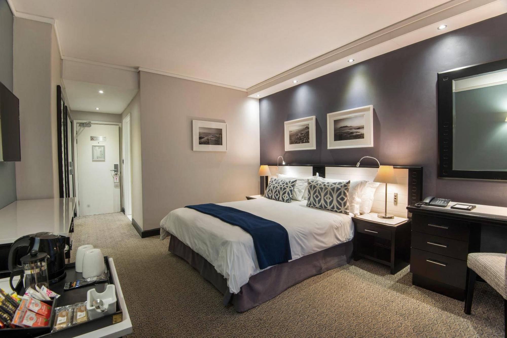 The Commodore Hotel Cape Town Exterior photo
