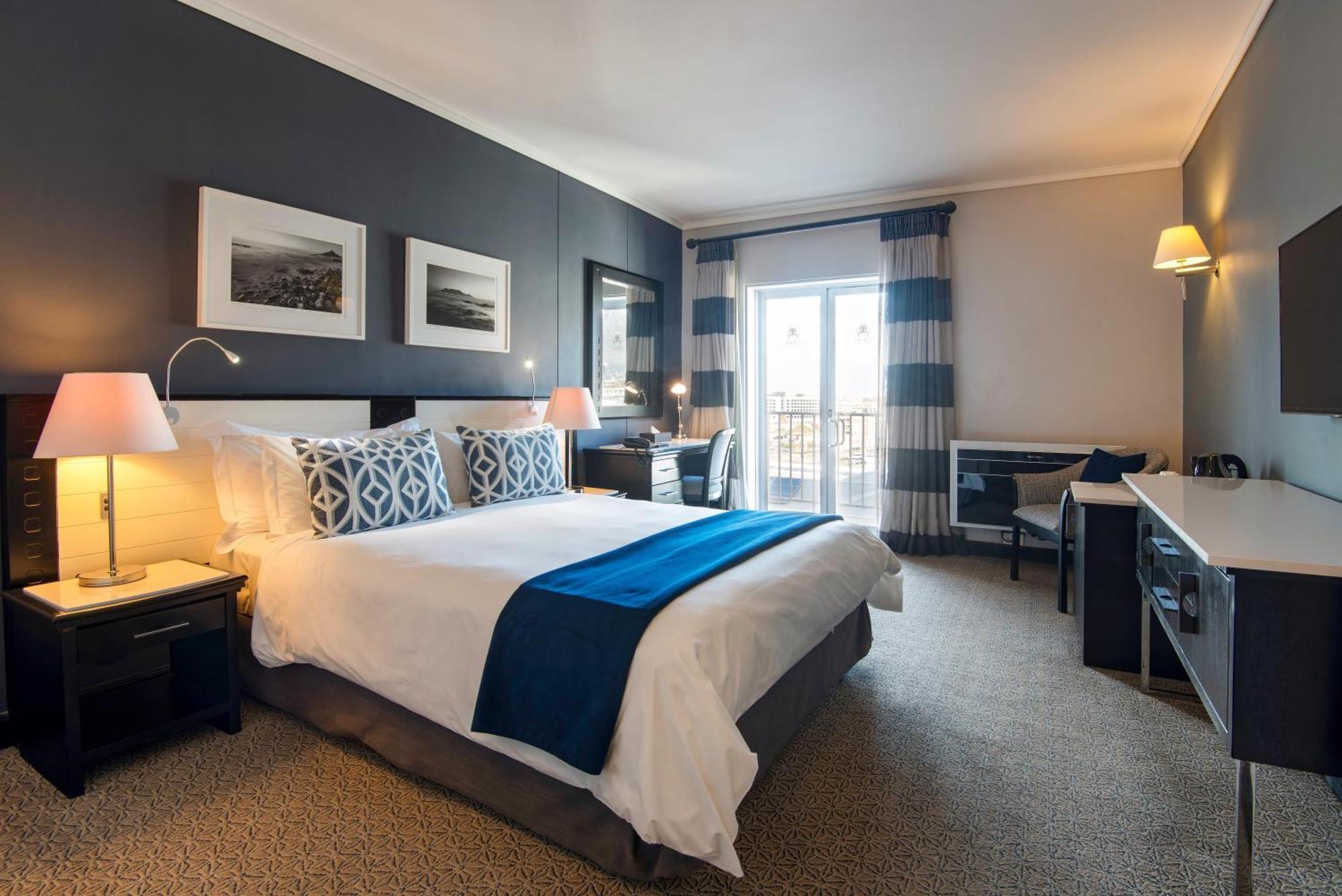 The Commodore Hotel Cape Town Exterior photo