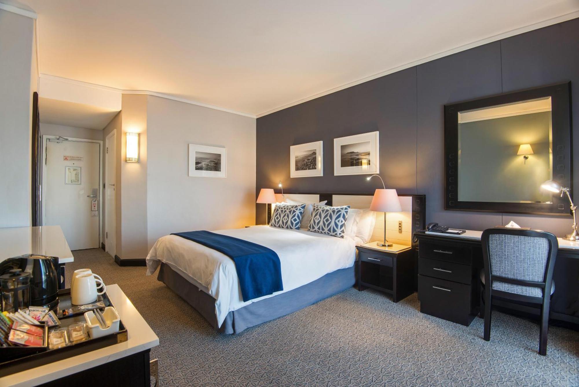 The Commodore Hotel Cape Town Exterior photo