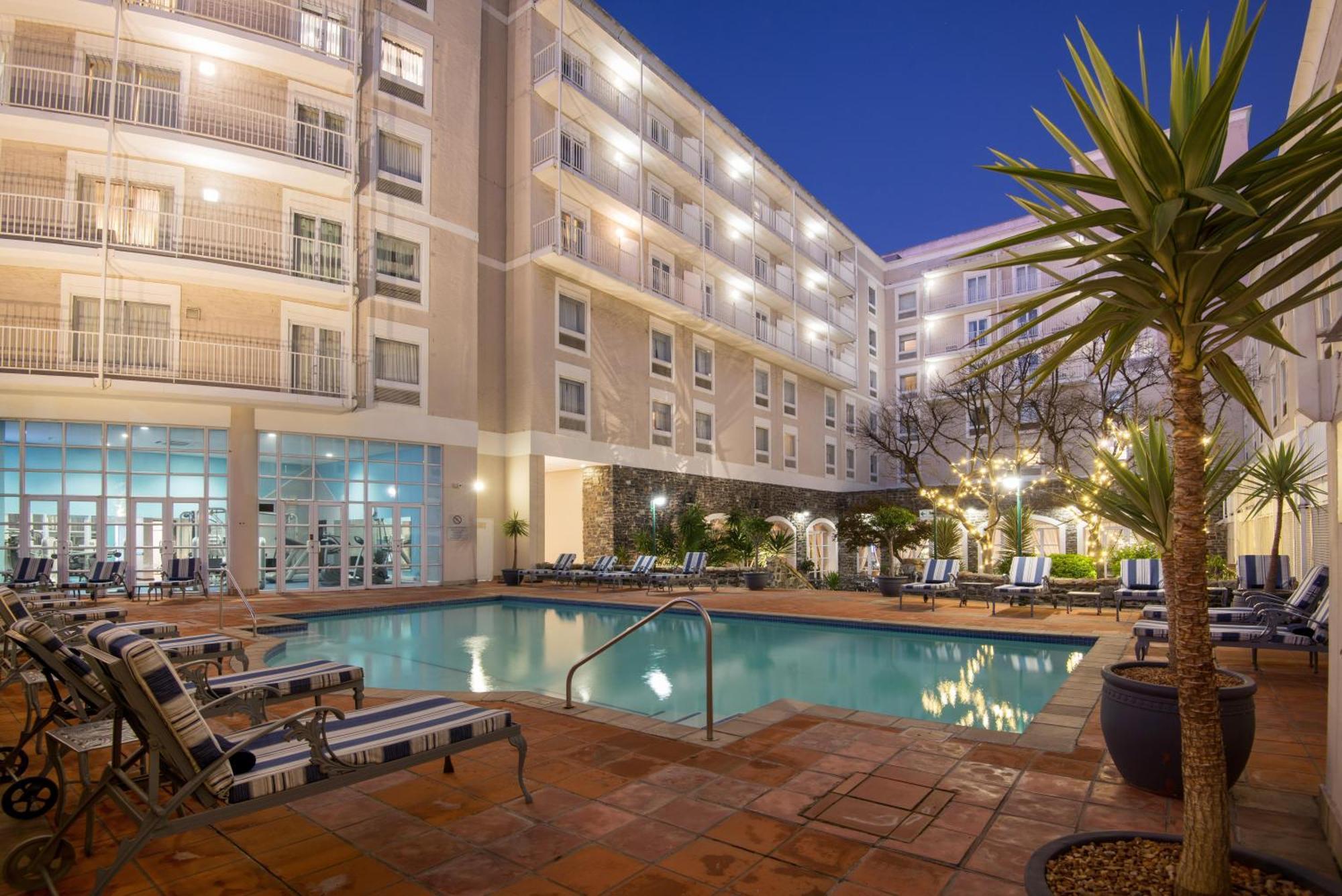 The Commodore Hotel Cape Town Exterior photo