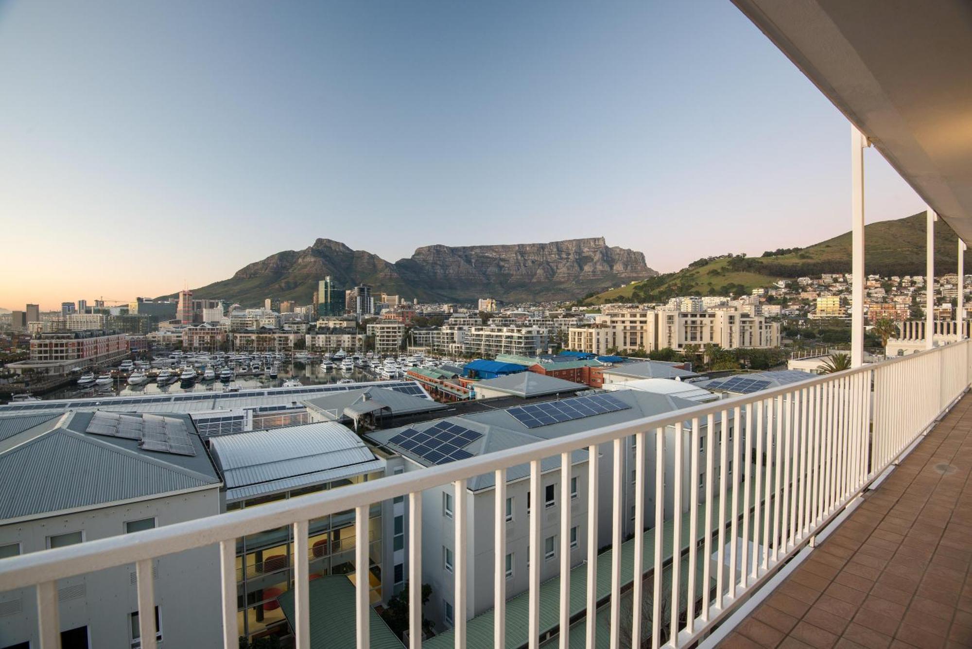 The Commodore Hotel Cape Town Exterior photo