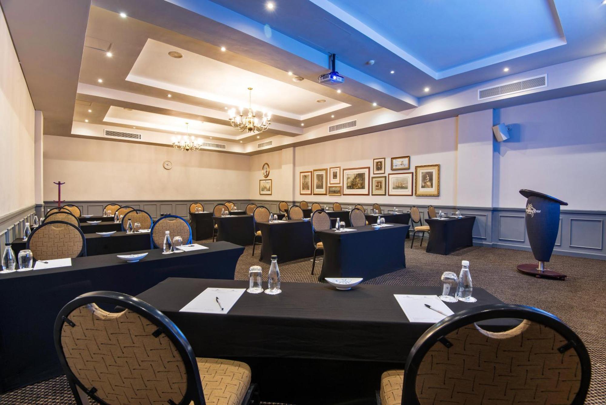 The Commodore Hotel Cape Town Exterior photo